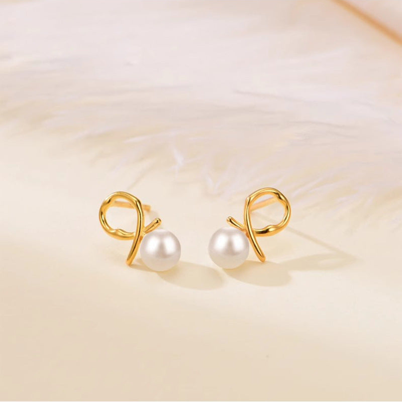 Kaunis Helmi Korvarengas ainutlaatuisella tyylillä