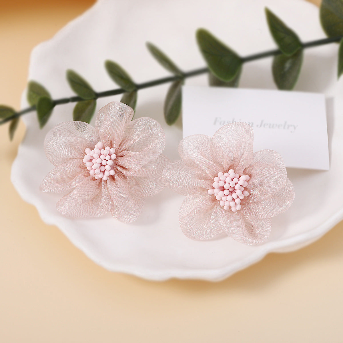 Hurmaava Korvarengas jokaiseen tilaisuuteen