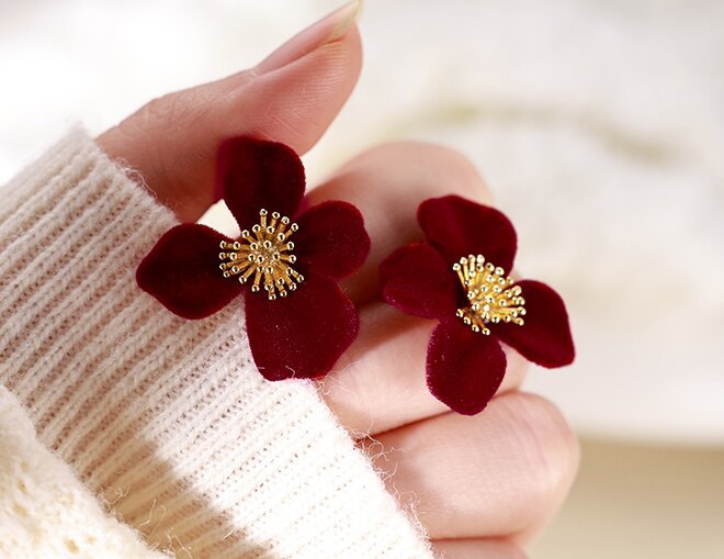 Hurmaava Korvarengas jokaiseen tilaisuuteen