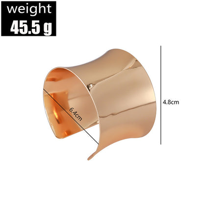 Klassinen Rannekoru ajattomalla viehätyksellä