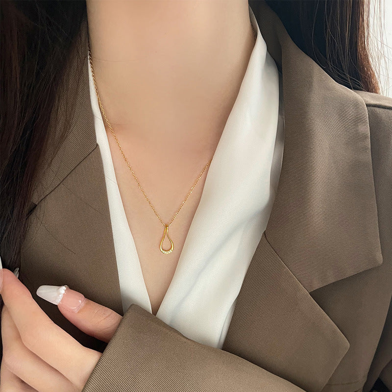 Klassinen Kaulakoru ajattomalla viehätyksellä