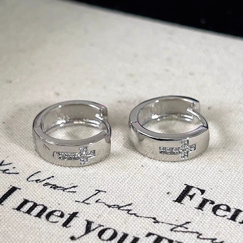 Kaunis Korvarengas ainutlaatuisella tyylillä