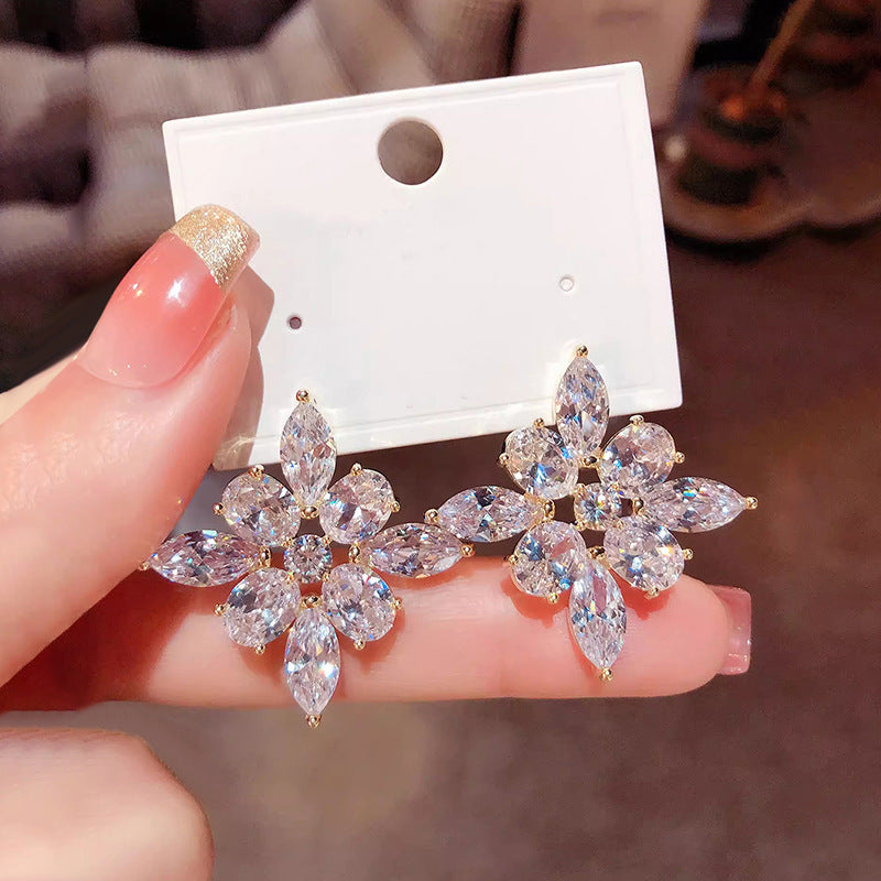 Elegantti Korvarengas jokaiseen tilaisuuteen