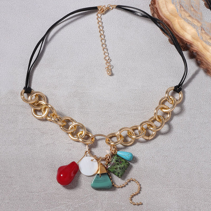 Klassinen Kaulakoru ajattomalla viehätyksellä