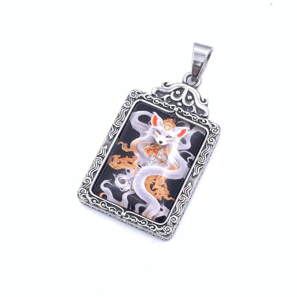 Klassinen Riipus ajattomalla viehätyksellä