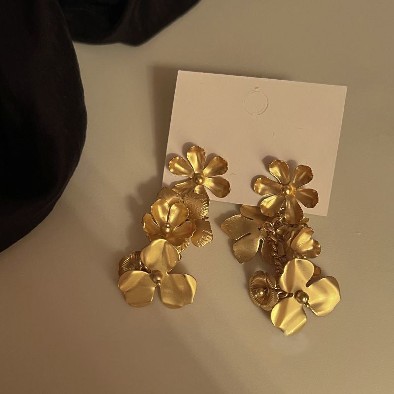 Elegantti Kulta Korvarengas jokaiseen tilaisuuteen