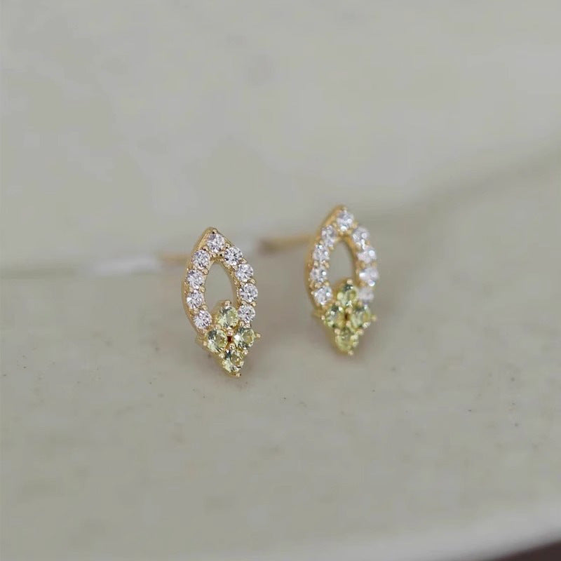 Kaunis Korvarengas ainutlaatuisella tyylillä