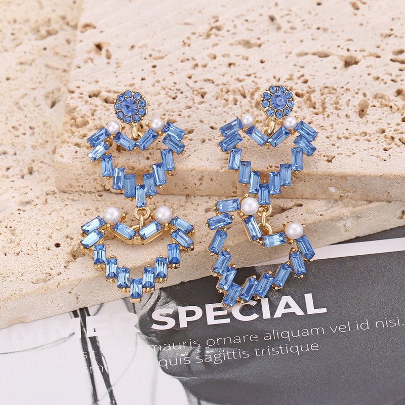 Kaunis Korvarengas ainutlaatuisella tyylillä