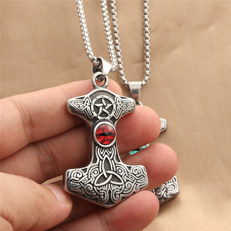 Klassinen Riipus ajattomalla viehätyksellä