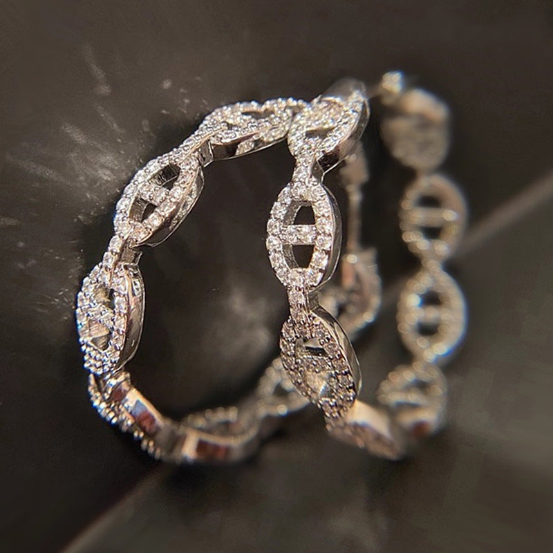 Romanttinen Korvarengas erityisiin hetkiin