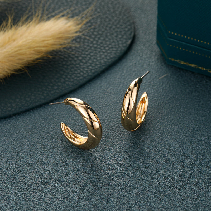 Elegantti Kulta Korvarengas jokaiseen tilaisuuteen