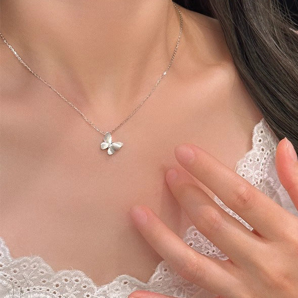 Upea Kaulakoru päivittäiseen käyttöön