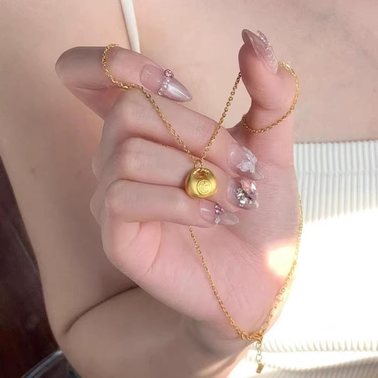 Klassinen Kulta Kaulakoru ajattomalla viehätyksellä