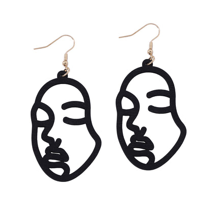 Kaunis Korvarengas ainutlaatuisella tyylillä