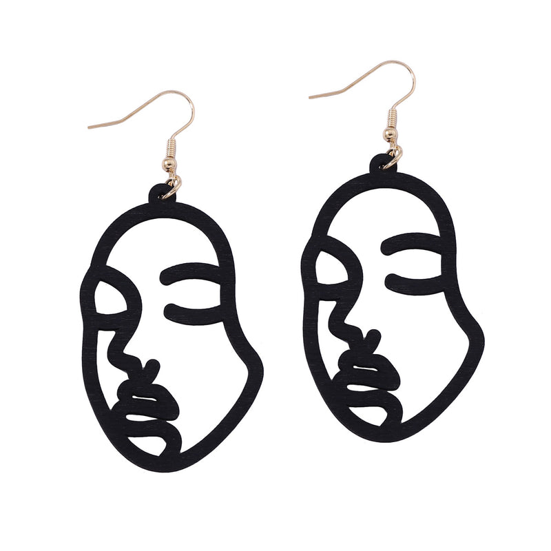 Kaunis Korvarengas ainutlaatuisella tyylillä