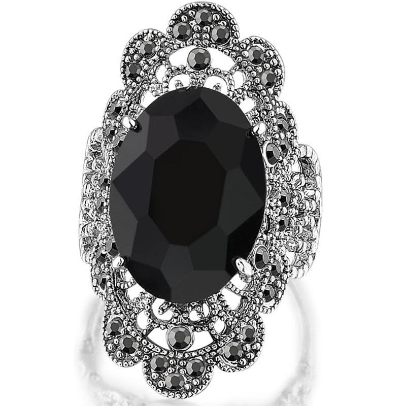 Hurmaava Sormus jokaiseen tilaisuuteen