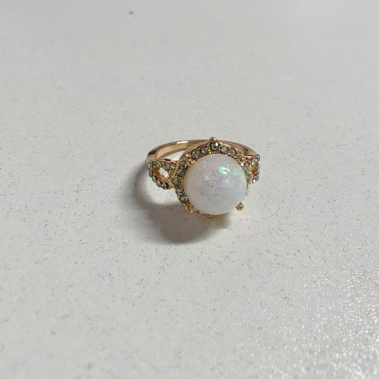 Kaunis Sormus ainutlaatuisella tyylillä