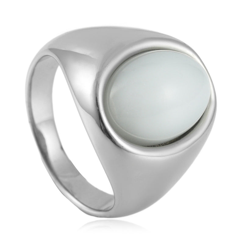 Klassinen Sormus ajattomalla viehätyksellä