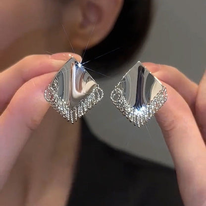 Hurmaava Hopea Korvarengas jokaiseen tilaisuuteen