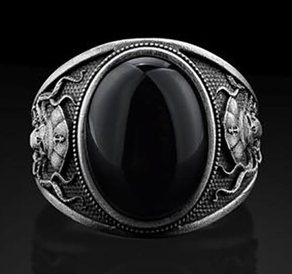 Klassinen Sormus ajattomalla viehätyksellä