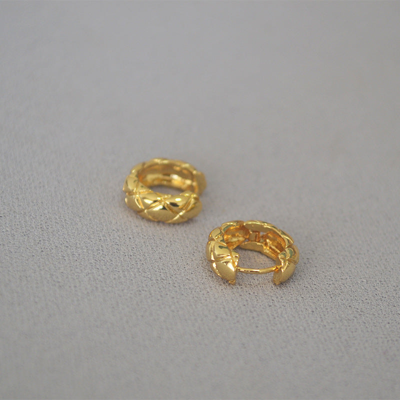 Hurmaava Kulta Korvarengas jokaiseen tilaisuuteen