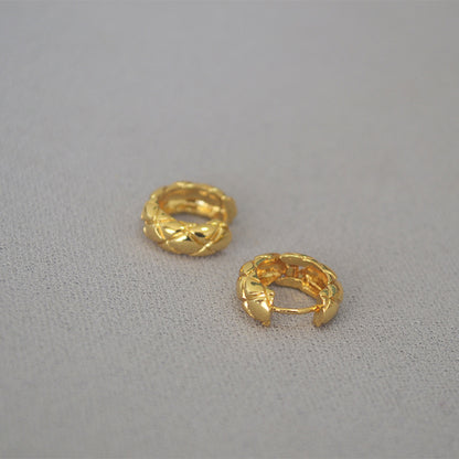 Hurmaava Kulta Korvarengas jokaiseen tilaisuuteen