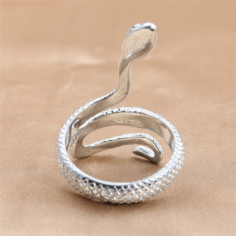 Klassinen Sormus ajattomalla viehätyksellä