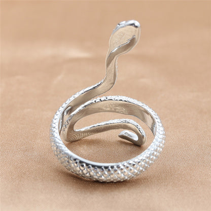 Klassinen Sormus ajattomalla viehätyksellä