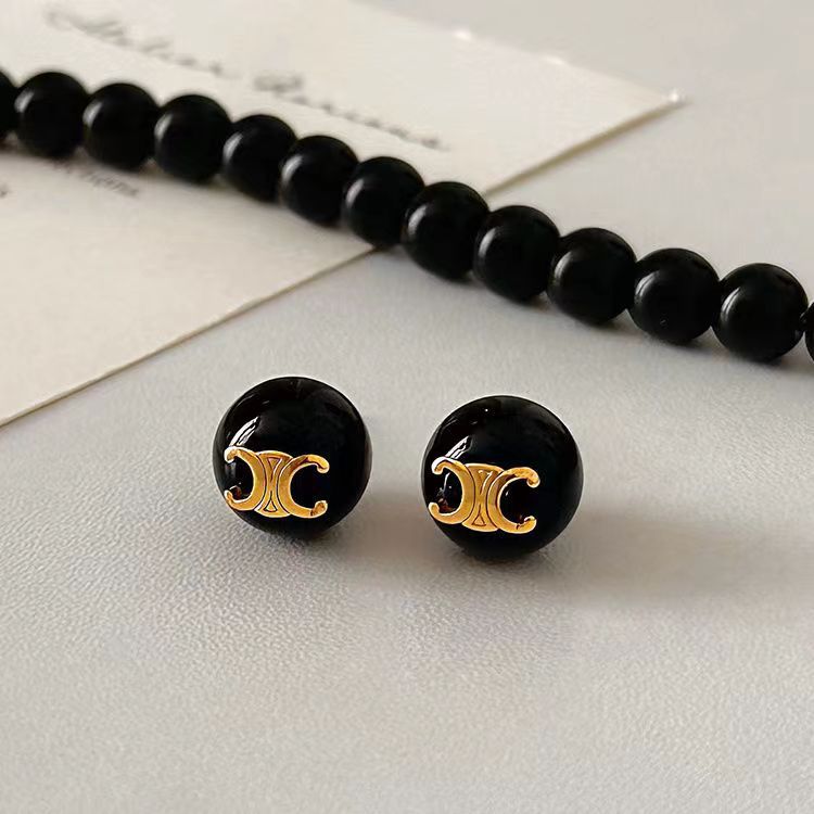 Klassinen Korvarengas ajattomalla viehätyksellä