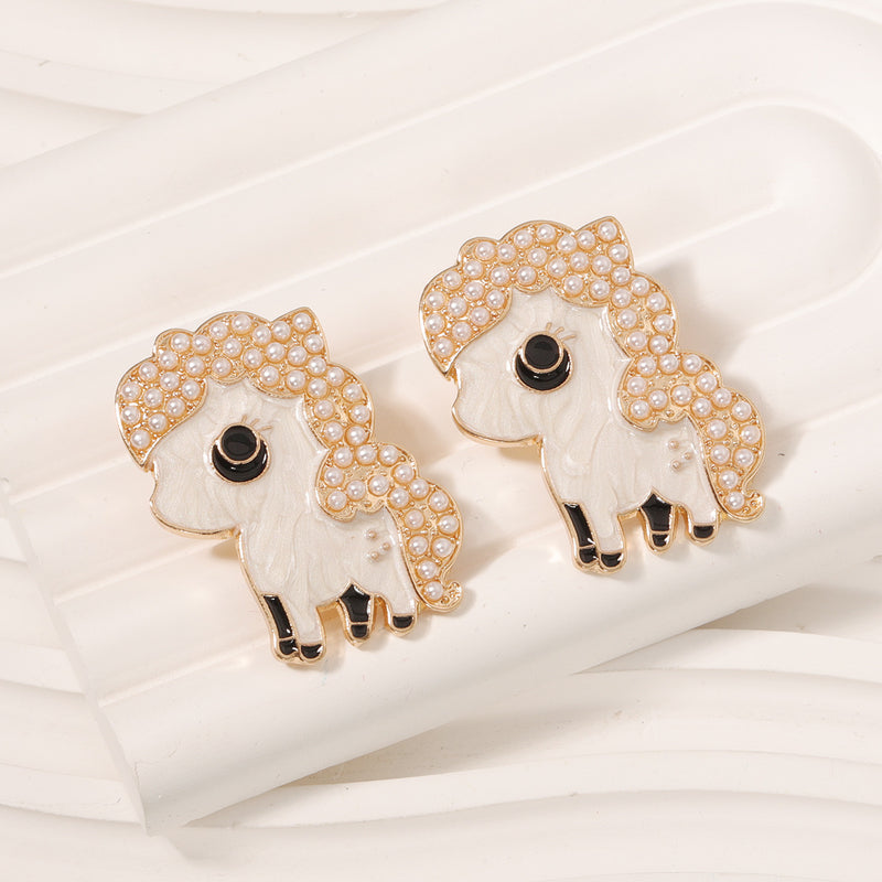 Klassinen Helmi Korvarengas ajattomalla viehätyksellä