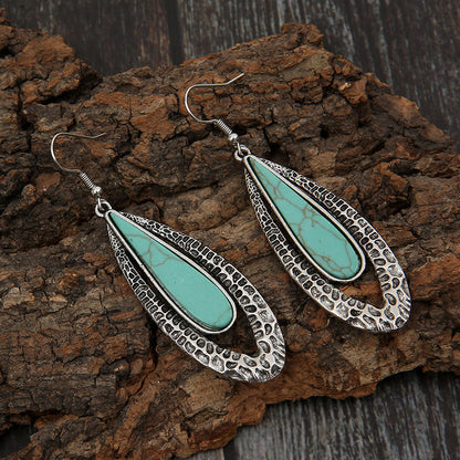 Klassinen Sormus ajattomalla viehätyksellä