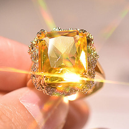 Kaunis Kulta Sormus ainutlaatuisella tyylillä