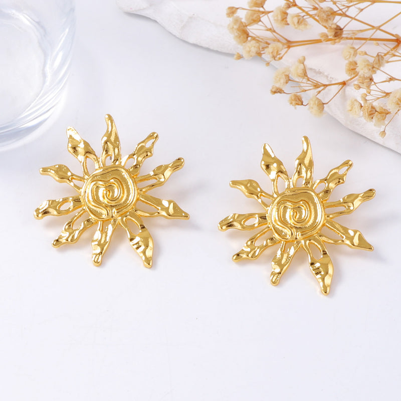 Kaunis Korvarengas ainutlaatuisella tyylillä