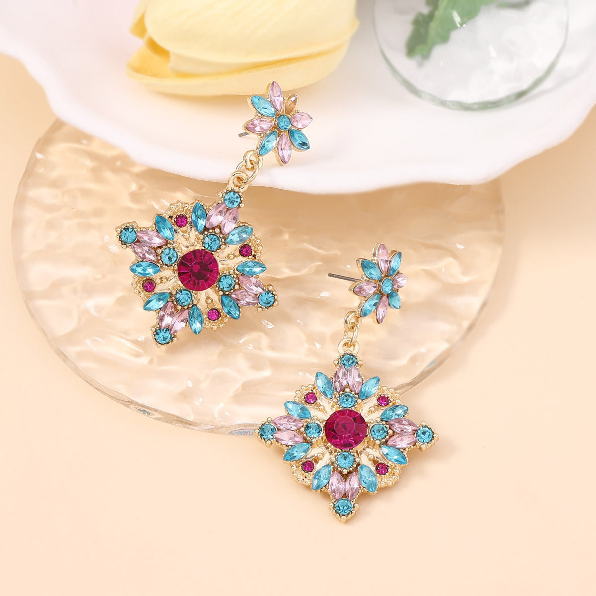 Kaunis Korvarengas ainutlaatuisella tyylillä