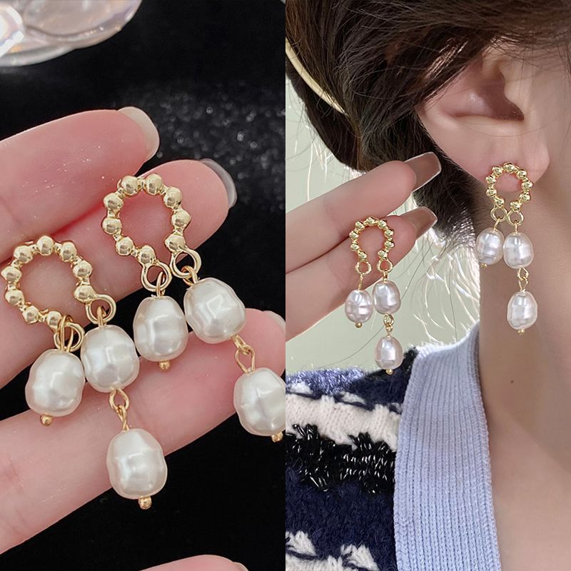 Kaunis Helmi Korvarengas ainutlaatuisella tyylillä