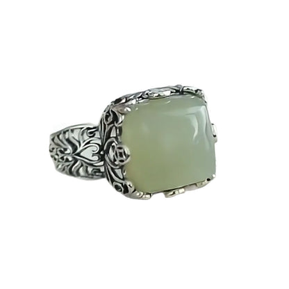 Klassinen Hopea Sormus ajattomalla viehätyksellä