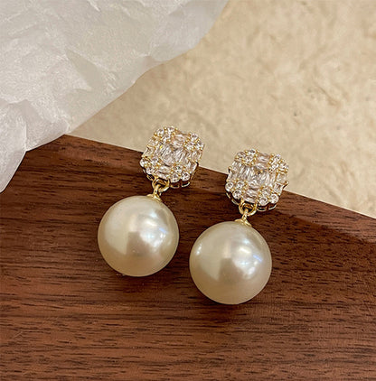 Romanttinen Helmi Korvarengas erityisiin hetkiin