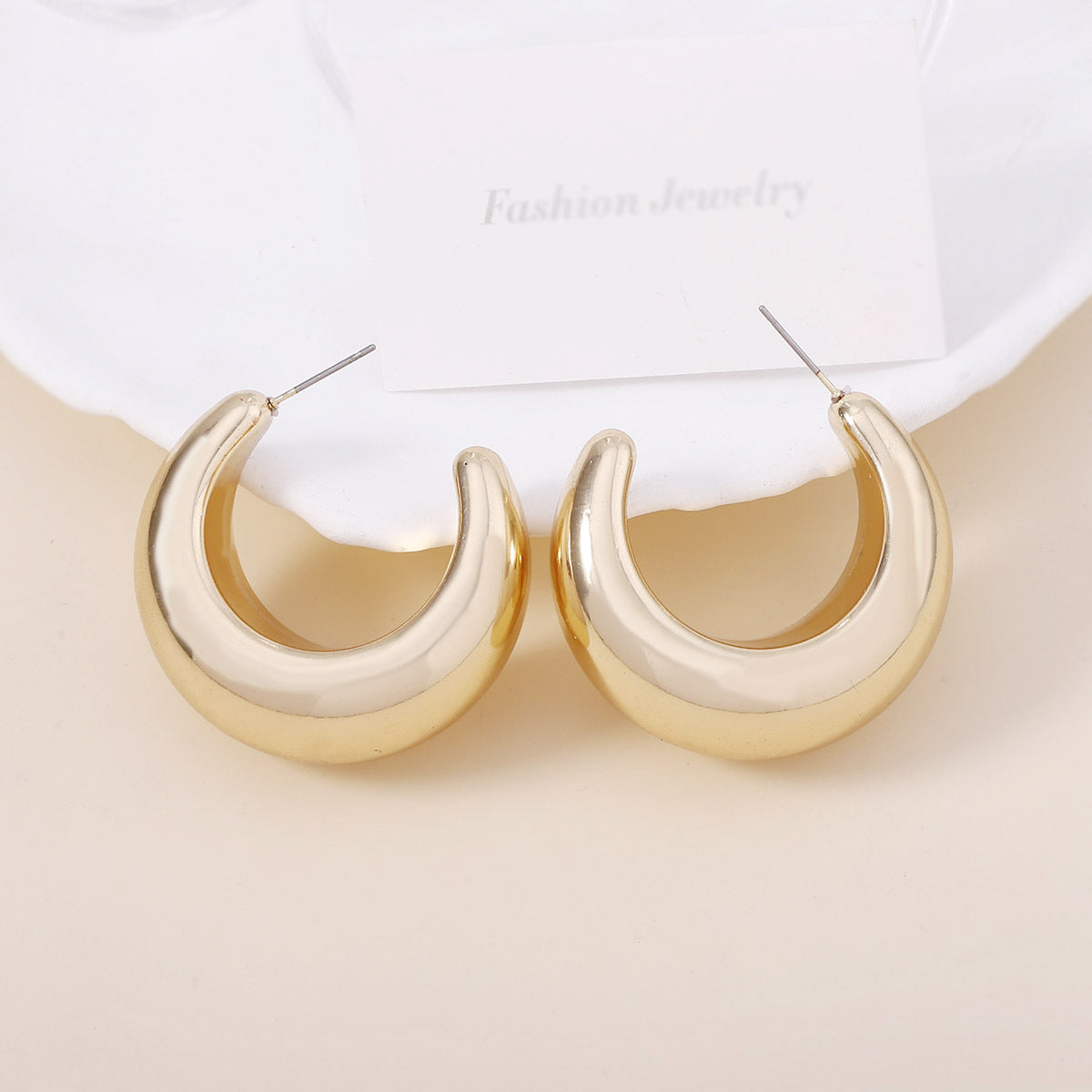 Klassinen Korvarengas ajattomalla viehätyksellä