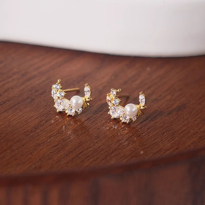 Kaunis Helmi Korvarengas ainutlaatuisella tyylillä