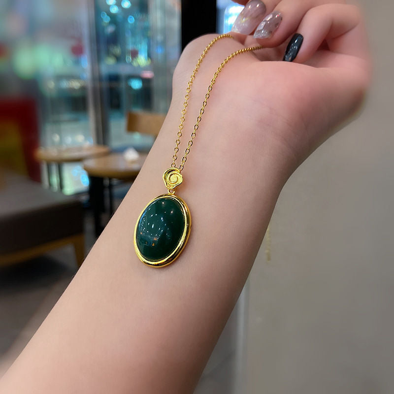 Hurmaava Kaulakoru jokaiseen tilaisuuteen