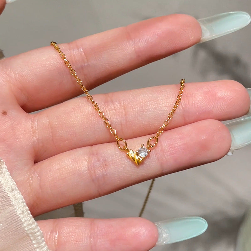 Klassinen Kaulakoru ajattomalla viehätyksellä