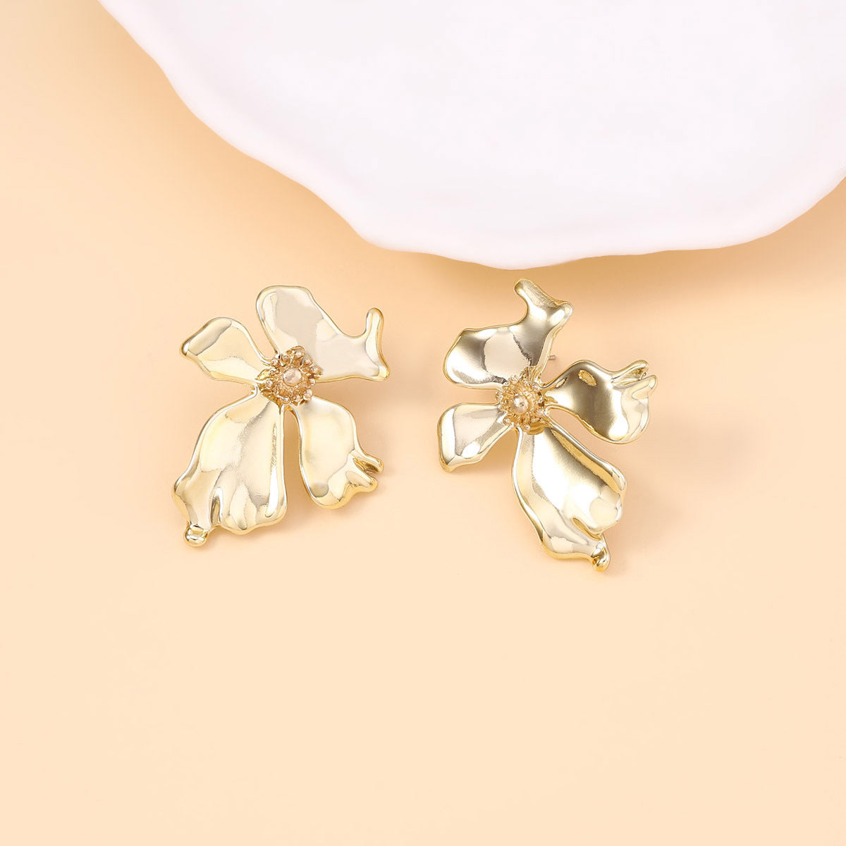 Klassinen Korvarengas ajattomalla viehätyksellä