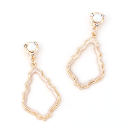 Kaunis Korvarengas ainutlaatuisella tyylillä