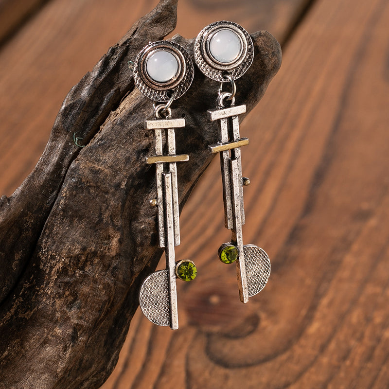 Kaunis Helmi Korvarengas ainutlaatuisella tyylillä