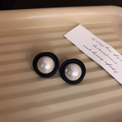 Hurmaava Helmi Korvarengas jokaiseen tilaisuuteen