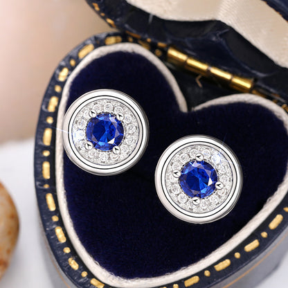 Kaunis Korvarengas ainutlaatuisella tyylillä