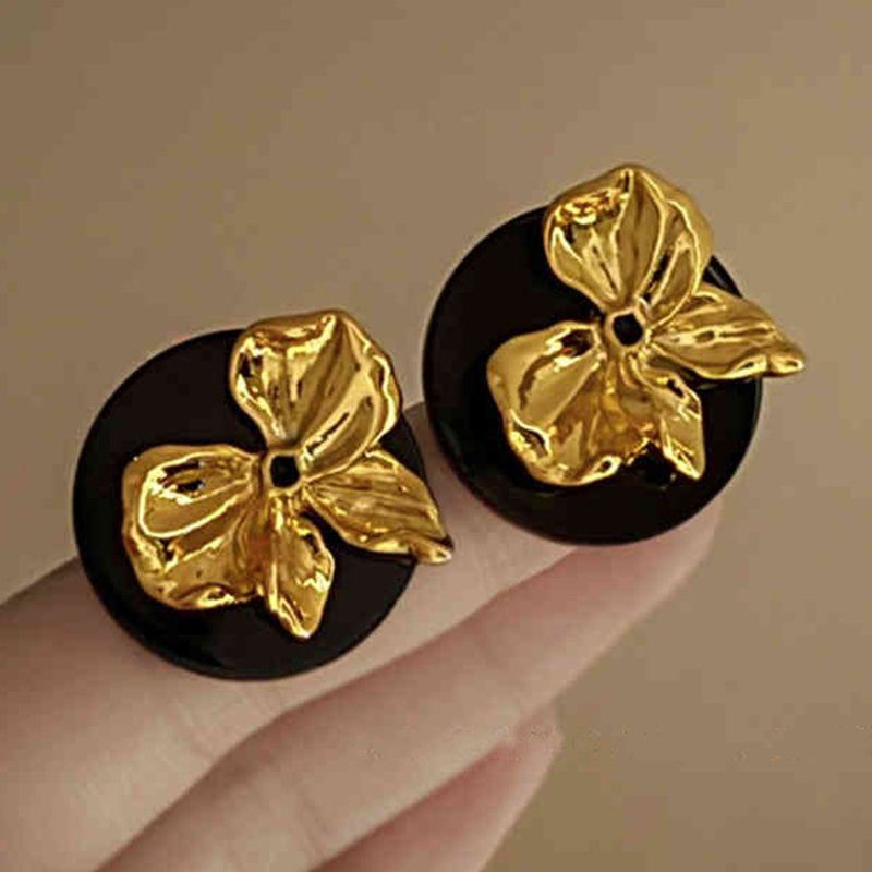 Hurmaava Kulta Korvarengas jokaiseen tilaisuuteen