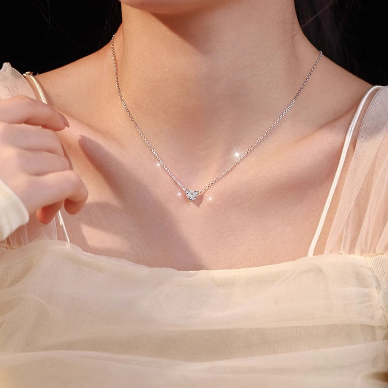 Klassinen Kaulakoru ajattomalla viehätyksellä