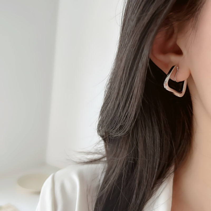 Hurmaava Hopea Korvarengas jokaiseen tilaisuuteen