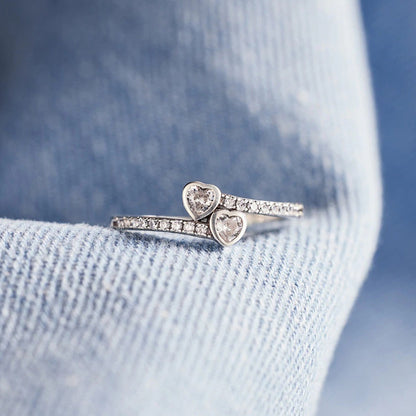 Klassinen Sormus ajattomalla viehätyksellä